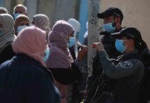 La policía israelí impide la entrada de los palestinos en Jerusalén La policía israelí impide la entrada de los palestinos en Jerusalén
