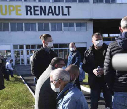 Los trabajadores de una fábrica de Renault en Francia, retienen a siete directivos Los trabajadores de una fábrica de Renault en Francia, retienen a siete directivos