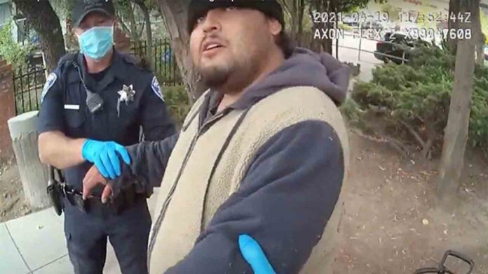 Muere un hombre en California tras inmovilizarlo la policía durante cinco minutos