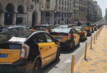 La protesta de los taxistas de Barcelona colapsa la ciudad La protesta de los taxistas de Barcelona colapsa la ciudad