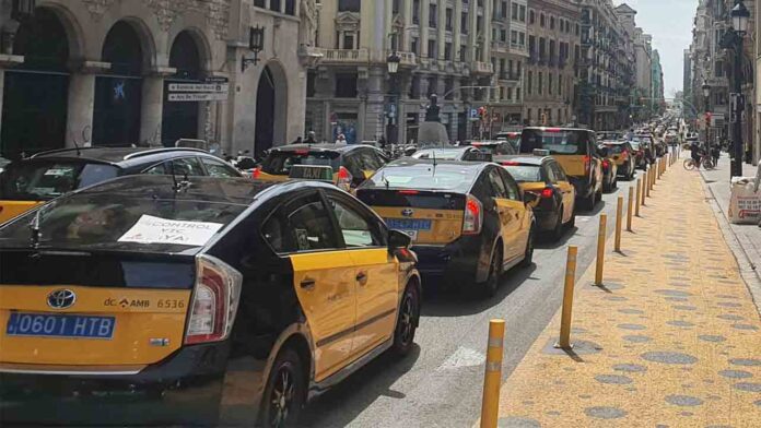 La protesta de los taxistas de Barcelona colapsa la ciudad