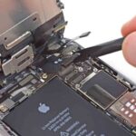 Demanda a Apple por negarse a reparar un iPhone dañado por agua