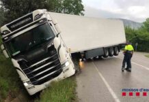 Se sale de la vía un camionero que multiplicaba por ocho la tasa de alcohol permitida Se sale de la vía un camionero que multiplicaba por ocho la tasa de alcohol