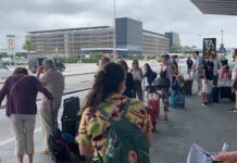 Aena abandona a los usuarios del Aeropuerto de Barcelona Aena abandona a los usuarios del Aeropuerto de Barcelona