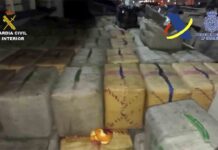 Interceptado un buque con 8.400 kilos de hachís en aguas de África Occidental Interceptado un buque con 8.400 kilos de hachís en aguas de África Occidental