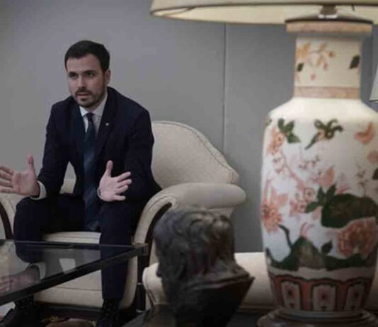 Podemos propone bajar el IVA de la luz al 10% Podemos propone bajar el IVA de la luz al 10%