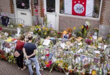Holanda llora la muerte del periodista De Vries Holanda llora la muerte del periodista De Vries