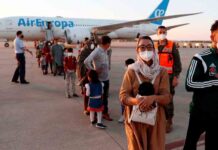 Aterriza en Torrejón el segundo avión con 110 afganos evacuados Aterriza en Torrejón el segundo avión con 110 afganos evacuados