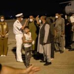 Dos aviones del ejército evacúan a 177 afganos en Kabul con destino Dubai