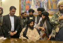 El presidente afgano huye del país mientras los talibanes entran en Kabul El presidente afgano huye del país mientras los talibanes entran en Kabul