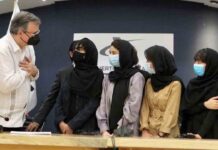 Miembros afganos del equipo de robótica femenino aterrizan en México Miembros afganos del equipo de robótica femenino aterrizan en México