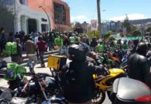 Élite Taxi, Taxi Project y Riders x Derechos se querellan contra Uber Eats Denuncian a Uber Eats por despido colectivo de más de 3.000 trabajadores