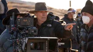 Eastwood en el set de Cry Macho CLAIRE FOLGER Warner Bros.
