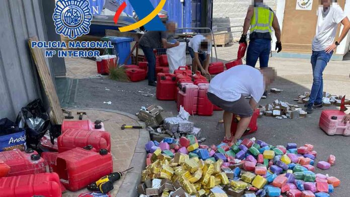 Localizan 600 kilos de hachís en una embarcación de recreo en Almería