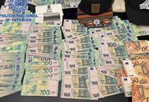 Detenido un hombre por manipular cajeros automáticos con un arpón casero Detenido un hombre por manipular cajeros automáticos con un arpón casero para bloquear la salida del dinero