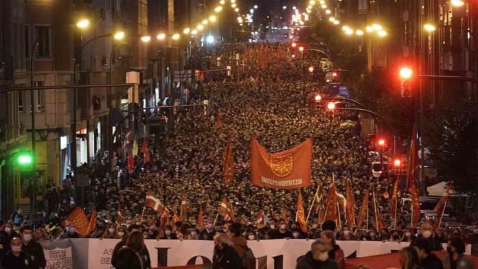 La manifestación en Bilbao convocada por EH Bildu supera todas las expectativas