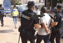 Un hombre mantiene secuestradas a sus dos sobrinas durante ocho años Un hombre mantiene secuestradas a sus dos sobrinas durante ocho años