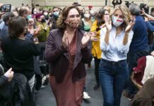Yolanda Díaz pide a Ada Colau que repita mandato en Barcelona Yolanda Díaz pide a Ada Colau que repita mandato en Barcelona