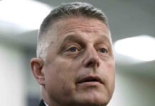 Un vicealmirante de las Fuerzas Armadas Canadienses acusado de agresión sexual Un vicealmirante de las Fuerzas Armadas Canadienses acusado de agresión sexual