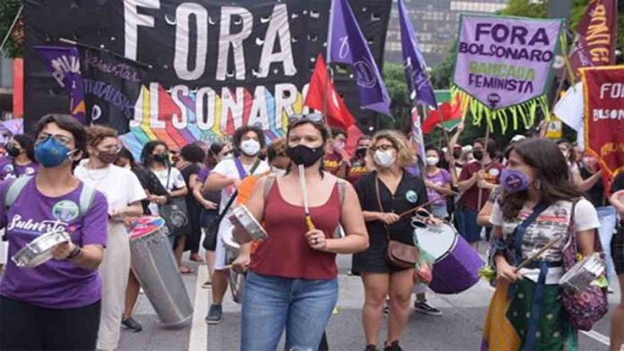 Las mujeres se manifiestan en Brasil contra Bolsonaro