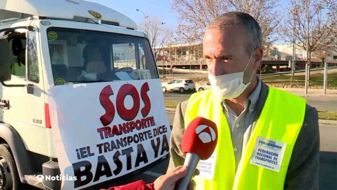 Los transportistas desconvocan el paro tras llegar a un acuerdo con el Gobierno