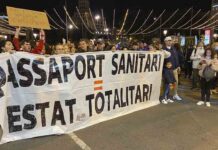 Manifestación en Barcelona contra la obligación de presentar el certificado Covid Manifestación en Barcelona contra la obligación de presentar el certificado Covid