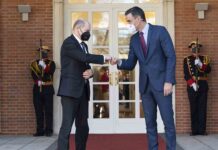 Sánchez discute la política fiscal de la UE con el canciller alemán Scholz Sánchez discute la política fiscal con el canciller alemán Scholz