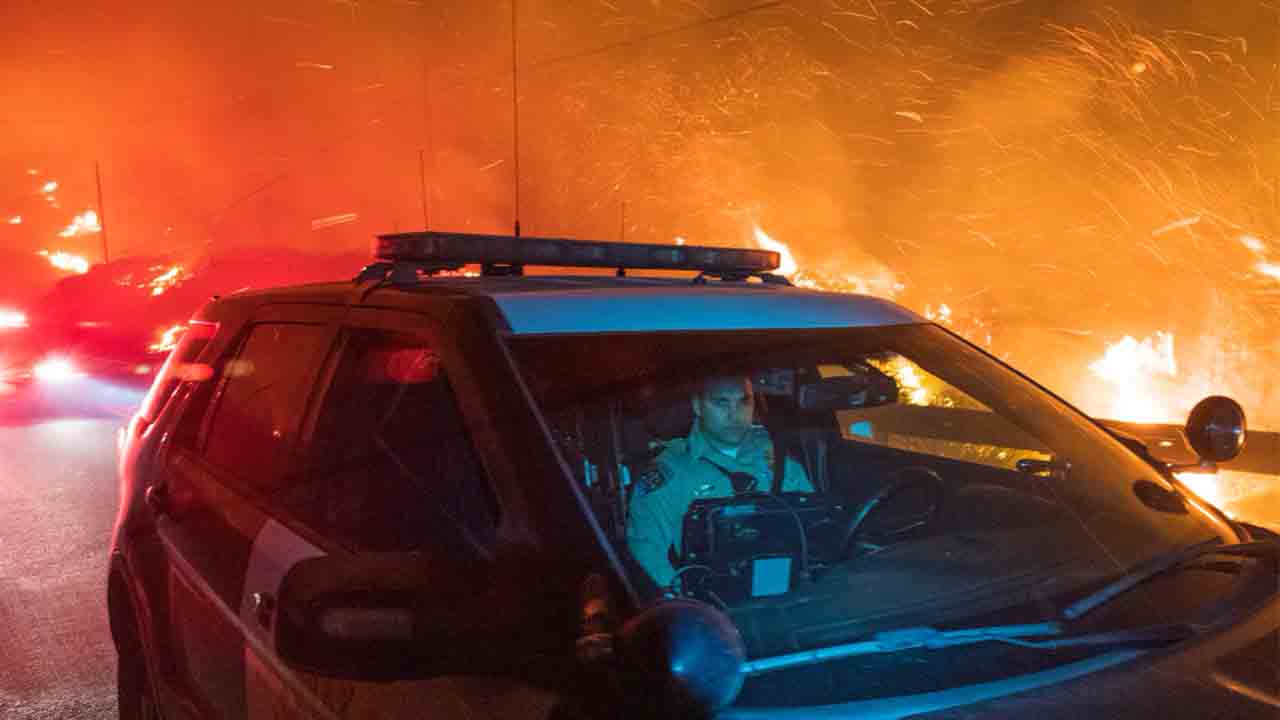 Un incendio forestal en California obliga a evacuar a cientos de personas