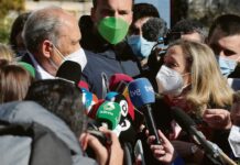 ‘Soy mayor, no idiota’: 600.000 firmas para que los bancos apliquen un trato humano 'Soy mayor, no idiota': 600.000 firmas para que los bancos apliquen un trato humano