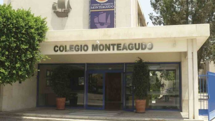 Un niño de 12 años apuñala a un profesor en Murcia, dentro de la clase