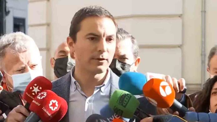 El PSOE pide investigar por tráfico de influencias el contrato de Ayuso