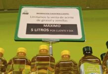 FACUA denuncia a 5 supermercados por limitar la compra de aceite de girasol FACUA denuncia a 5 supermercados por limitar la compra de aceite de girasol