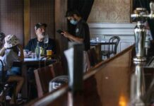 La retirada de las mascarillas en interiores podría retrasarse La retirada de las mascarillas en interiores podría retrasarse