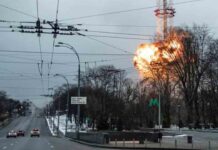 Ucrania acusa a Rusia de atacar la torre de telecomunicaciones de Kiev Ucrania acusa a Rusia de atacar la torre de telecomunicaciones de Kiev
