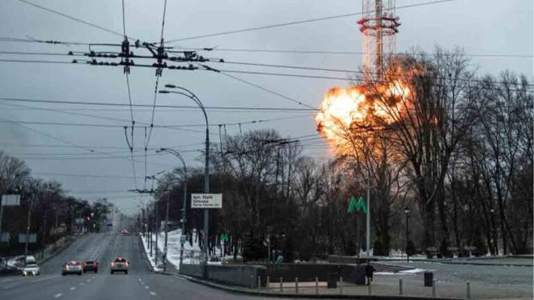 Ucrania acusa a Rusia de atacar la torre de telecomunicaciones de Kiev