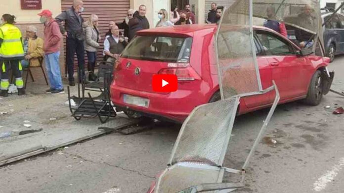 Un conductor atropella a siete personas en la terraza de un bar en Castellón