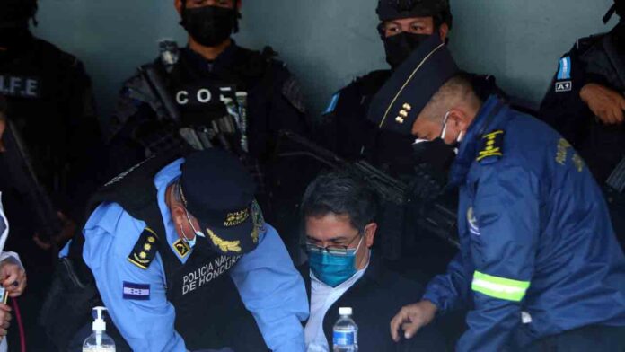 Un juez aprueba la extradición del expresidente de Honduras a EEUU