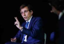 Denuncian a Martínez-Almeida por no llevar ante la Justicia el caso de las mascarillas Denuncian a Martínez-Almeida por no llevar ante la Justicia el caso de las mascarillas