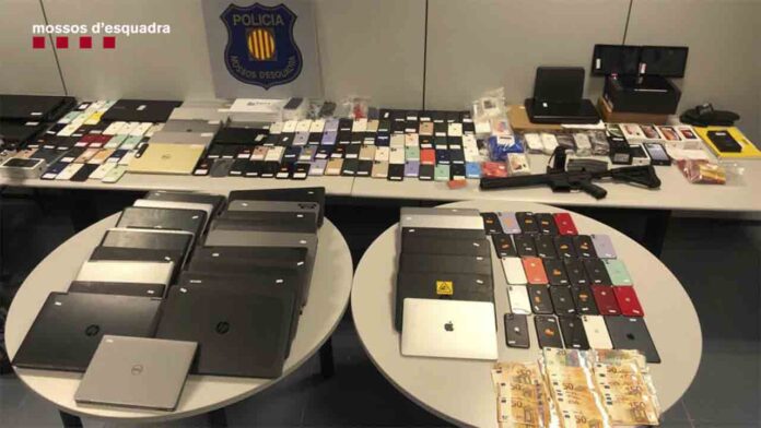 Desmantelan un grupo en Barcelona que falsificaba tarjetas de crédito