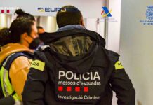 Dos detenidos por tráfico de armamento militar y blanqueo de capitales en Barcelona Dos detenidos por tráfico de armamento militar y blanqueo de capitales en Barcelona