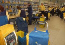 Los sindicatos convocan una huelga general en Correos En materia laboral, lamentan que la imposición de un modelo de contratación basura , con un 25% de las jornadas a tiempo parcial y con la pérdida de 7.000 puestos de trabajo en los últimos años. En este sentido, CCOO y UGT instan al gobierno español a " replantear el futuro de Correos " y devolver a un modelo "de servicio público, moderno, competitivo, eficaz y eficiente". Sin embargo, reclaman "una financiación suficiente" e "inversiones que garanticen su viabilidad".