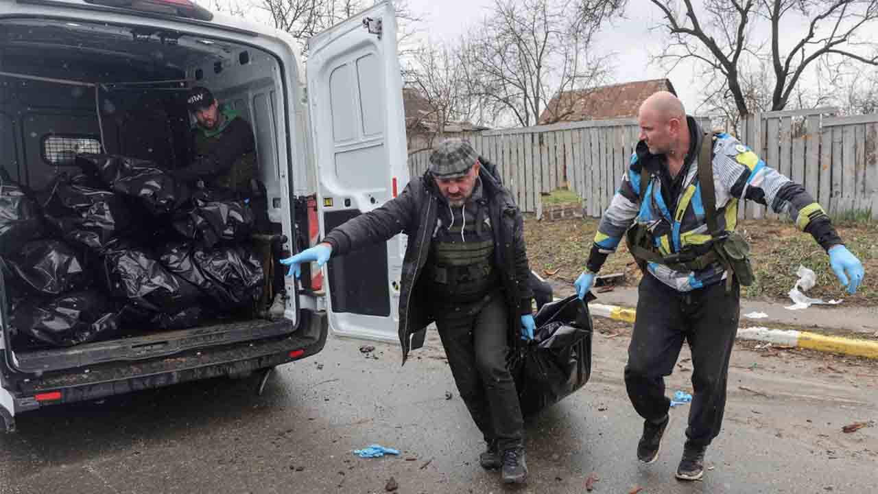 Ucrania informa de 410 cadáveres en las zonas recuperadas de Kiev