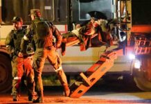 Cientos de tropas ucranianas evacuadas de la acería de Mariupol Cientos de tropas ucranianas evacuadas de la acería de Mariupol