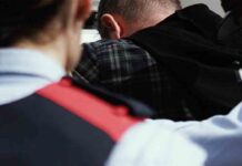 Detenidos ‘in fraganti’ cuando intentaban retirar dinero de un banco proveniente de una estafa Detenidos 'in fraganti' cuando intentaban retirar dinero de un banco proveniente de una estafa