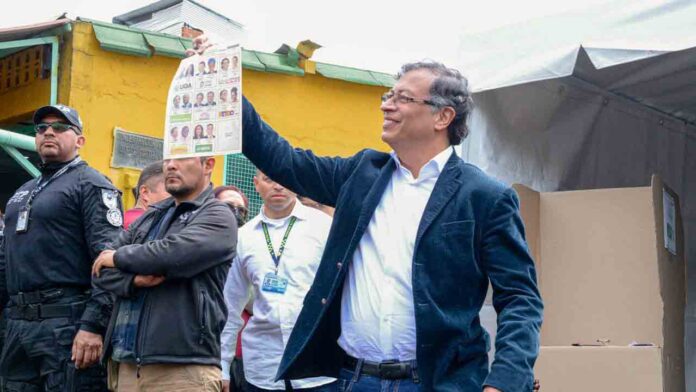 Gustavo Petro se encamina a una segunda vuelta en Colombia