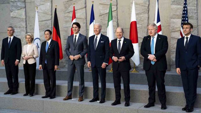 El G-7 acuerda prohibir las importaciones de petróleo ruso