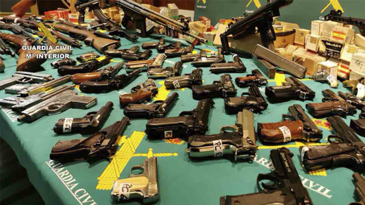 339 armas y 37.000 cartuchos incautados en una operación contra el tráfico de armas