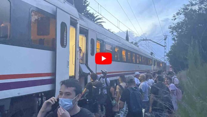 14 heridos en un accidente entre un tren Barcelona-Tortosa y una locomotora