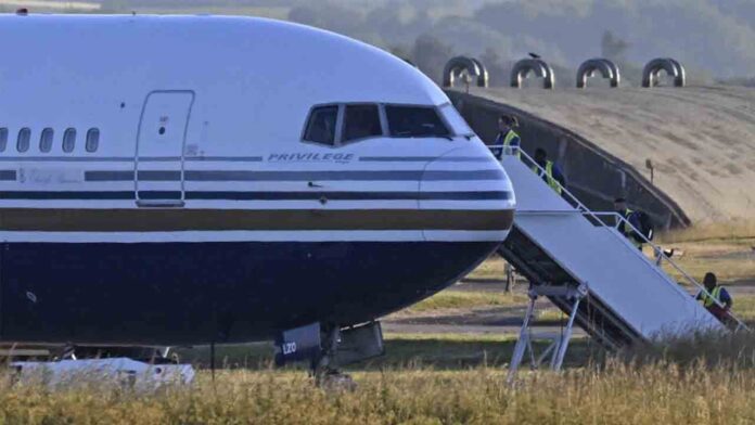 La justicia europea impide el despegue de avión con los deportados a Ruanda