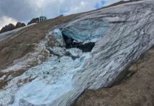 6 senderistas muertos al desprenderse un trozo de glaciar en Italia 6 senderistas muertos al desprenderse un trozo de glaciar en Italia